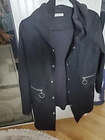 hamam papagi: Beril qadın üst geyimi – qara rəngli, kapüşonlu, önü düyməli — 7