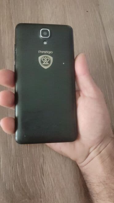 bas qirxan masinlar: Prestigio smartfon - Brend/model: Prestigio (arxa qapaqda loqo və — 1