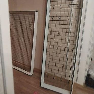 Ofis mebeli: İdeal vəziyyətdə şüşə polkalı vitrin satılır 2 ədəd 2 ədəddə aksesuar — 5