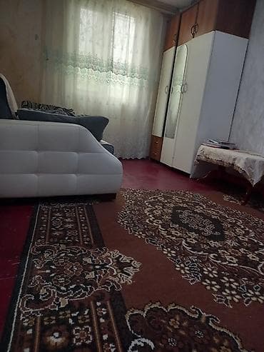 mikrorayonda satilan evler: 1 otaqlı mənzil – mətbəx, sanitar qovşaq və zal Xüsusiyyətlər: - Ayrı — 3