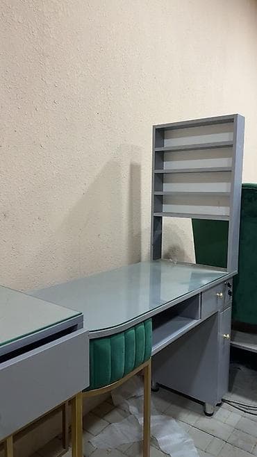 Düz masa, Siyirməli, Polkalı, Şüşə