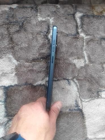 nokia 7 1: Smartfon – arxa tərəfində üçlü kamera modulu, ortada LED flaş. Kamera — 4