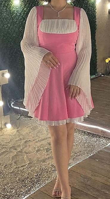 Ziyafət donu. Modelin boyu 1.65. Arxasnda gizli zamoku var. M-L ölçü lalafo.az -da Ziyafət donu. Modelin boyu 1.65. Arxasnda gizli zamoku var. M-L ölçü
