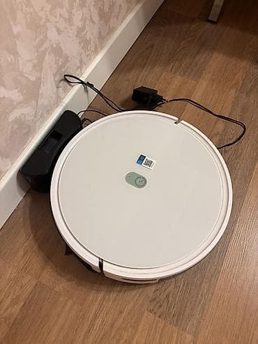 plisos: Ağıllı robot tozsoran – dairəvi korpus, ağ rəng. Komplekt: şarj bazası — 2