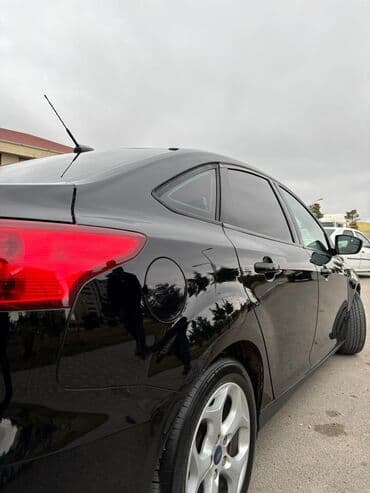 ford mandeo: Ford Focus: 1 l | 2016 il 158555 km Sedan — 5