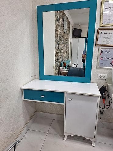 Mebel: Gözəllik salonu və ya şəxsi istifadə üçün vizaj/saç ustası masası və — 1