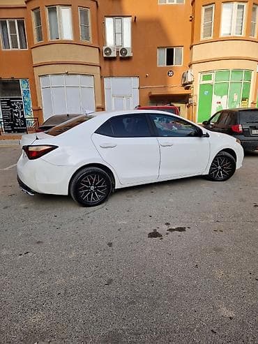 Toyota Corolla, ağ rəng,sedan gövdə. I - Nömrə nişanı: 99-KY-573 — 3