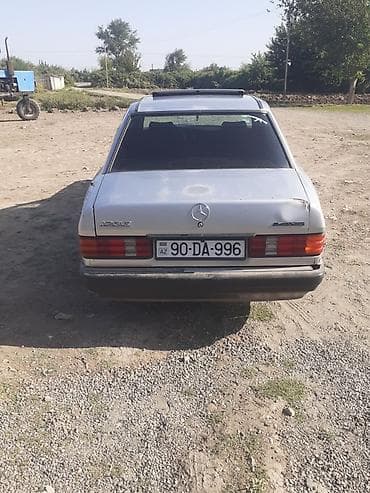 niva kuza: Mercedes-Benz 190E (W201) sedan - Rəng: gümüşü - Kuzov: 4 qapılı — 2
