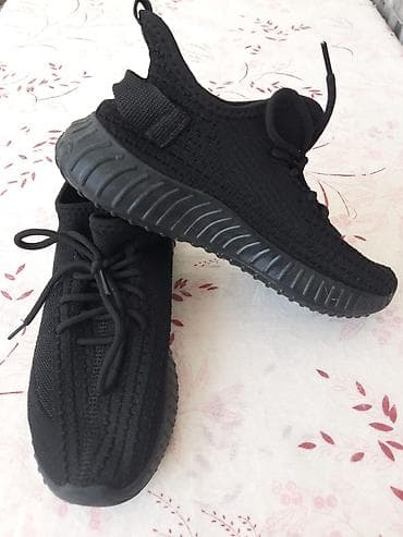 Krasofkalar və idman ayaqqabıları: Parçadan krassovka satılır Yeezy model Türkiyədən sifarişlə gətirilib — 3
