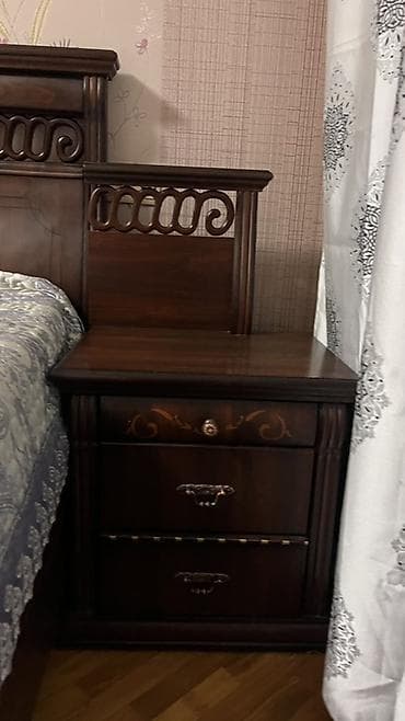 isti su: Klassik tərzdə yataq otağı mebel dəsti Tərkib: - 4 qapılı, sürgülü — 2