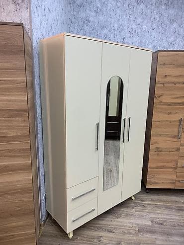 suvenir pul: Üç qapı dolab hazır elde çatdırılma gün ərzində. Çatdırılma 20 — 4