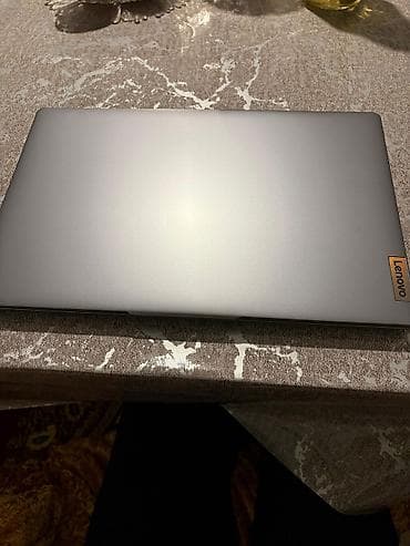 Lenovo noutbuk - Korpus: gümüşü rəngdə, nazik və yığcam dizayn, metal