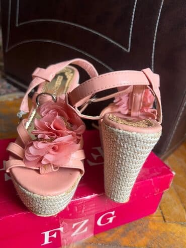 женские пляжные шлепанцы: Размер: 38, Б/у — 2