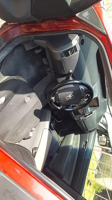 led stop: Toyota Prius (2-ci nəsil) – qırmızı hetçbek, hibrid Texniki — 5