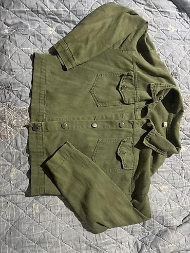 stapel fasonlar instagram: Xaki-yaşıl rəngdə qısa kəsim denim üslublu üst geyimi (cins jaket — 1
