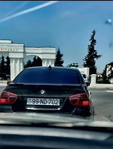 BMW 3 Series (E90) sedan – qara rəng, AZ dövlət nömrə nişanı — 3