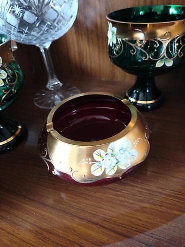 divan sekilleri: Bədii şüşə külqabı – əl işi dekorlu - Material: qalın şüşə - Rəng — 1