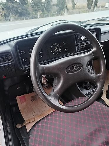 Продажа авто: VAZ 2107, ağ rəng, sedan kuzov. Texniki xüsusiyyətlər: - Benzin — 6