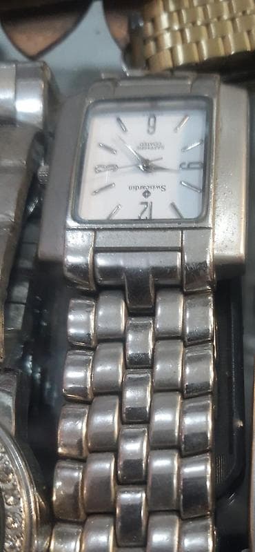 sensor saatlar: Kvars mexanizmalı İsveçrə istehsalı qol saatı. - Korpus: metal — 1