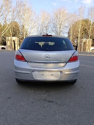 panel satiwi: Opel Astra H – gümüşü rəng, 5 qapılı hetçbek.Hazır maşındı.ikinci — 2