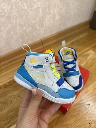 yeni il corablari: Nike Jordan original 
В идеальном состоянии 
Размер 22,5
Цена 15 — 4