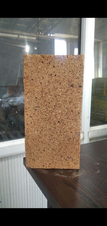 oda davamli kerpic: Qəhvəyi rəngli, düzbucaqlı formada olan kərpic. Tikinti və ya bərpa — 1