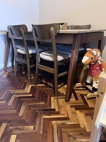 Yemək masası. - Material və görünüş: Mdf, ayaqlar taxta. - Ölçü  — 3