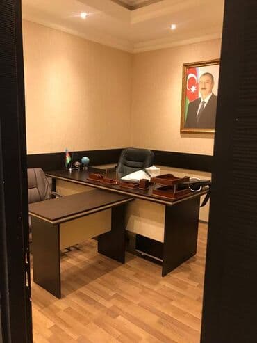 аренда торгового места в магазине: Gənclik metrosuna yaxın yol kənarı ümumi sahəsi 220 kv,m olan, obyekt — 12