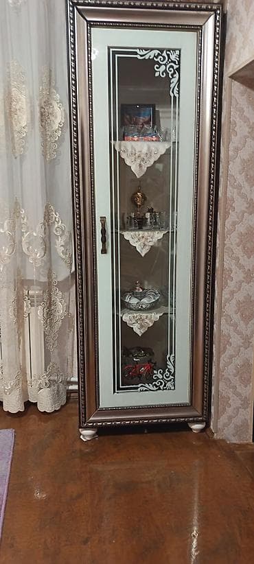 Şüşəli dolab vitrini, Ünvandan götürmə — 4