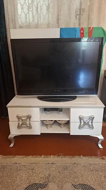 Ev üçün mebel: Qonaq otağı mebel dəsti – klassik-modern tərz Dəst tərkibi: - TV — 1