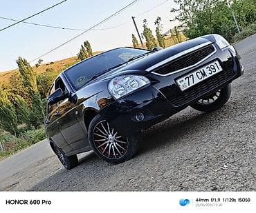 kompressor teh: Avtomobil: Qara rəngli sedan Xüsusiyyətlər: - Kuzov: 4 qapılı sedan — 3