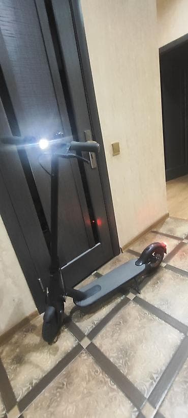 Skuter xiaomi. maksimum sürət 20-30. maksimum mesafe 25-30 km