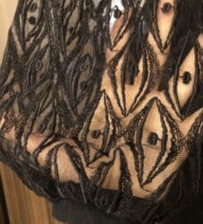 qadınlar üçün toxunma papaqlar: 1) Ziyafet paltari. Krem renginde, XS-S razmer(36 razmer).Uzunluğu — 4