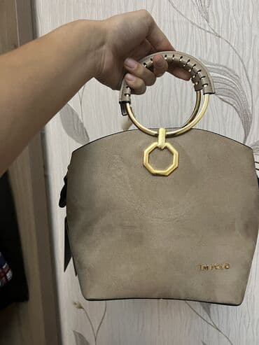Qadın çantası.
Yenidir, Türkiyədən alınıb.
Qiymət - 15 man