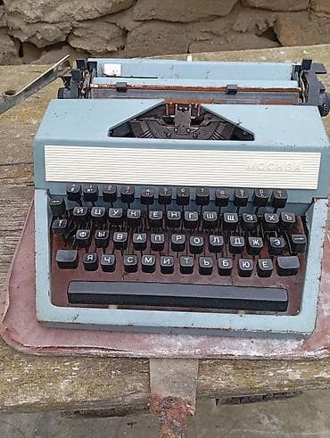 Moskva PP-215-8M portativ mexaniki yazı maşını - Model: “Moskva”