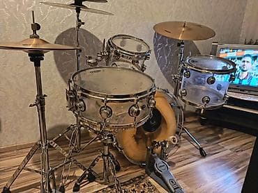 Akustik zərb alətləri dəsti – akril tomlarla Tərkib: - Bass drum