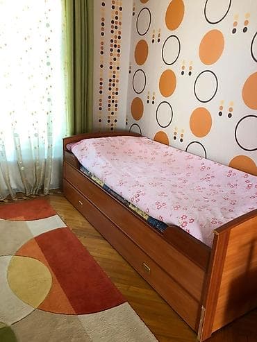 trişotka açar dəsti: Uşaq/yeniyetmə otağı üçün mebel dəsti və 2 ədəd qara T‑şört Mebel — 2