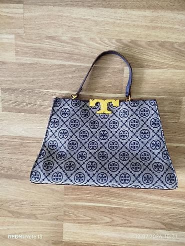 Çantalar: Xanımlar üçün yaşıl rəngdə çanta.5 manat.
obirisi çanta 3 manat — 4
