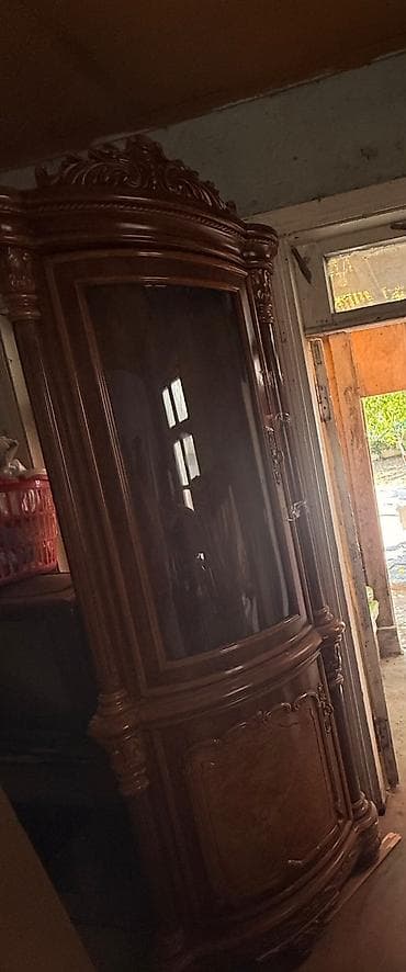 stul bar: Klassik üslubda Qorka ve bar
ideal veziyyetdedi 
Malaziya istehsalidi — 3