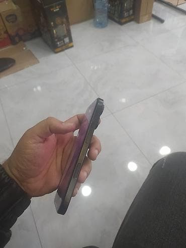 honor p 50: IPhone 16 Pro, Black Titanium — 3