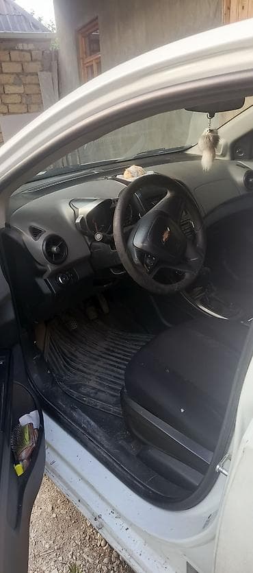 prius faralari: Chevrolet Aveo: 1.2 l | 2011 il 1000000000 km Sedan — 4