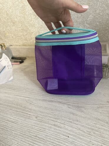 Məhsul: Clinique kosmetik çantası - Rəng: Bənövşəyi torlu korpus