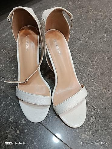 Basanoşka və səndəllər: Adller Shoes qadın sandaleti - Rəng: ağ, timsah dərisi teksturalı üst — 1