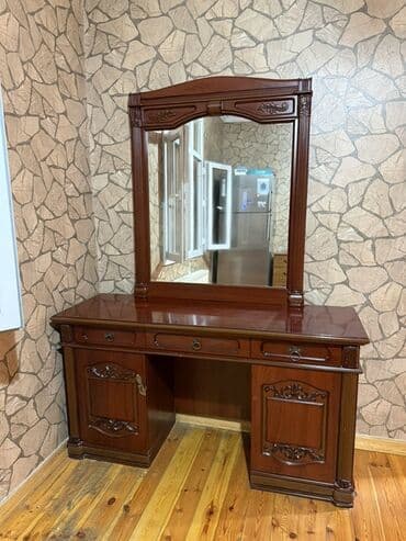 стол с зеркалом: С зеркалом — 1