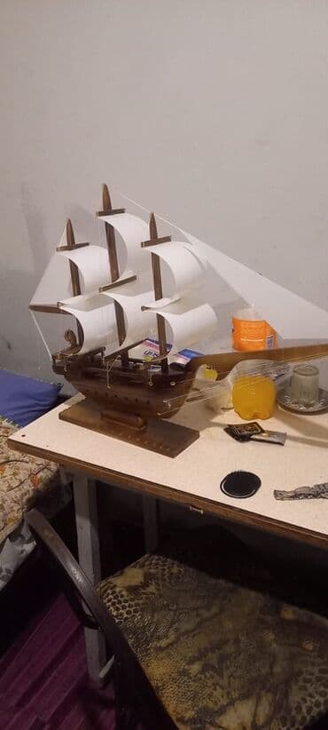 gemi modeli: Taxta yelkənli gəmi maketi - Material: laklanmış ağac gövdə, ağ — 1
