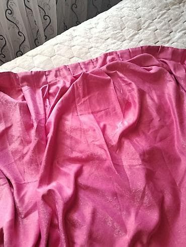 ştapel parçalar: Məhsul: Parça – tünd çəhrayı rəngdə pərdə. yumşaq və parıltılı səthli — 2