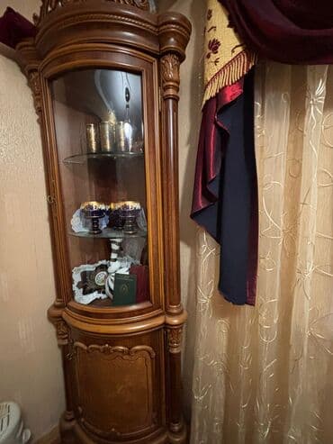 demir şkaf: Şüşəli dolab vitrini, İşlənmiş — 2