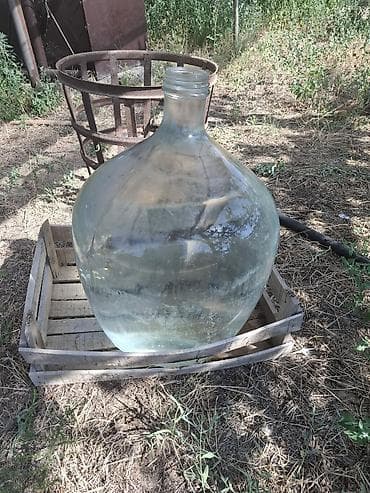 Şüşə qab 50 lt,dəmir səbəti ilə birlikdə satılır 35 m,şərəb və ya