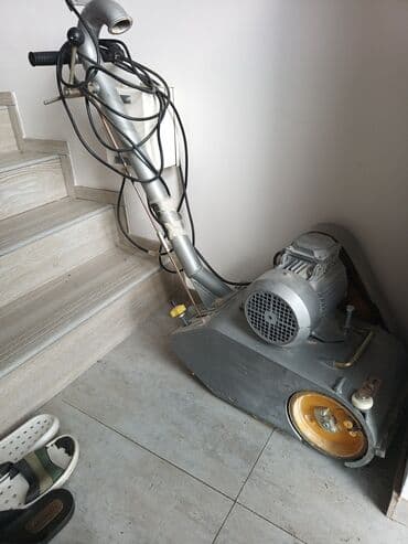 Bu döşəmə cilalayıcı maşın, taxta döşəmələrin effektiv şəkildə