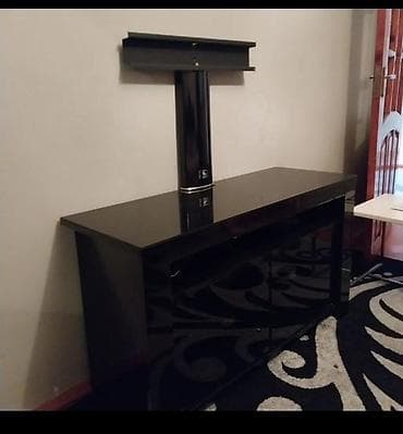 Düz TV altlığı, Polkalı, Laminat